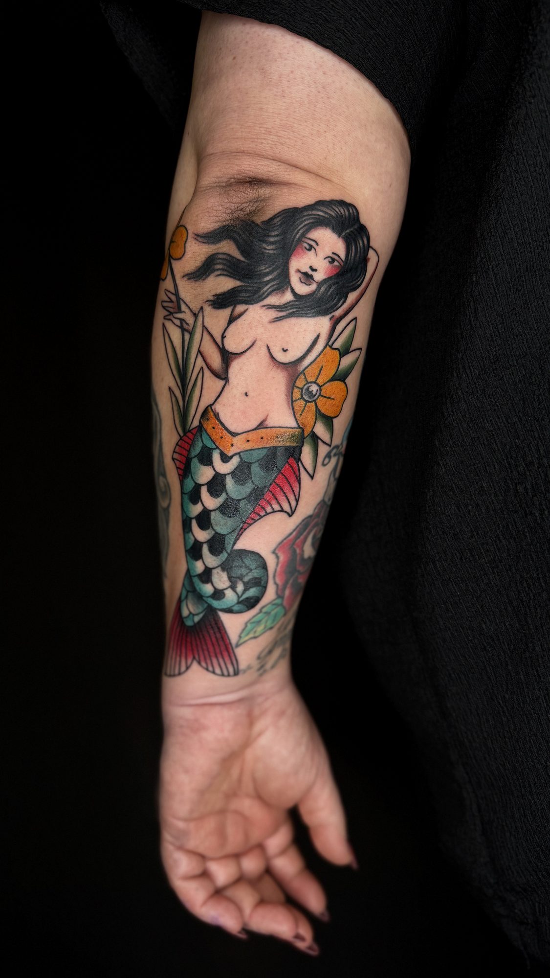 Meerjungfrau am Unterarm, Pin-up Tattoo von Andre bei Eine Liebe Tätowiergeschäft in Bochum