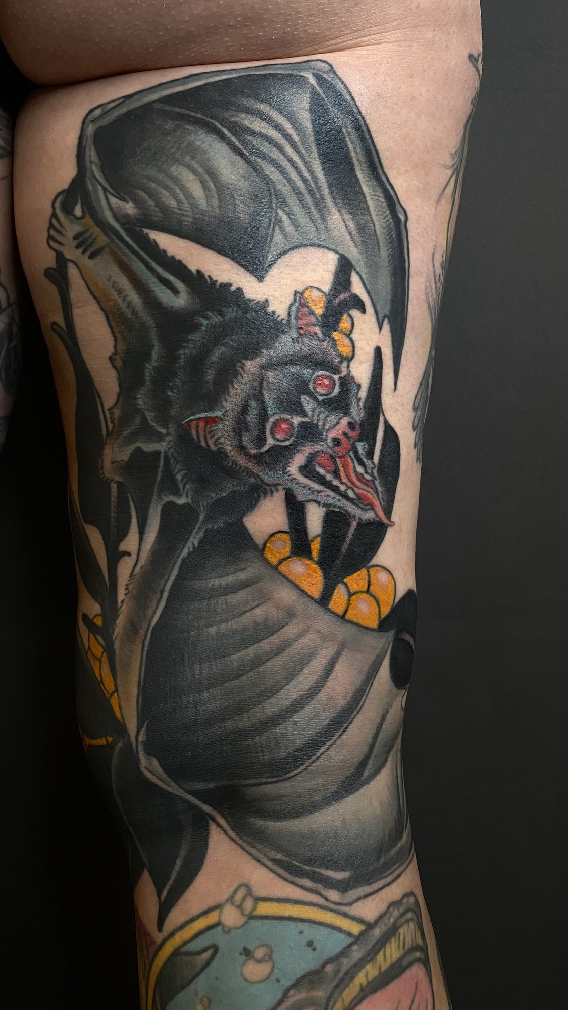 Fledermaus an der Wade, Tier Tattoo von Andre bei Eine Liebe Tätowiergeschäft in Bochum