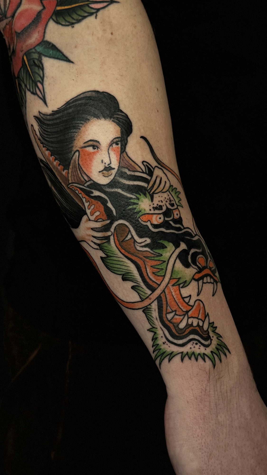 Geisha mit Drachen am Unterarm, Traditional Tattoo von Andre bei Eine Liebe Tätowiergeschäft in Bochum