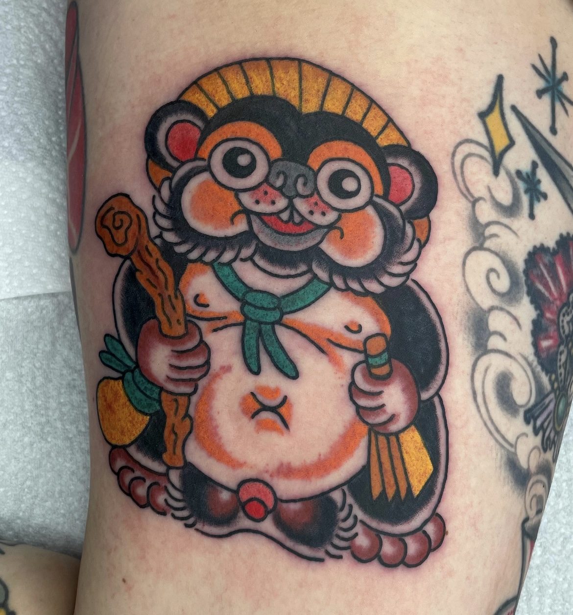 Tanuki, Japanisches Tattoo von Jill bei Eine Liebe Tätowiergeschäft in Bochum