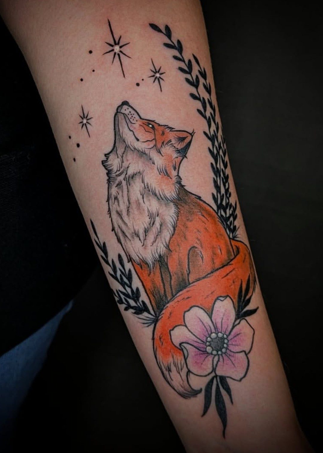 Fuchs mit Heckenrose am Unterarm, Tier Tattoo von Melissa bei Eine Liebe Tätowiergeschäft in Bochum