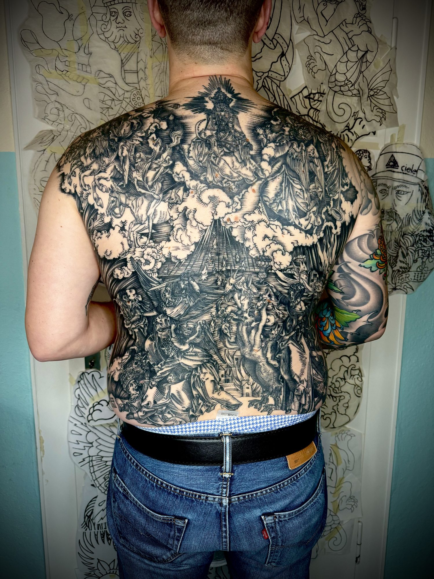 Großes Rückenstück in Black and Grey, Blackwork Tattoo von Salle bei Eine Liebe Tätowiergeschäft in Bochum