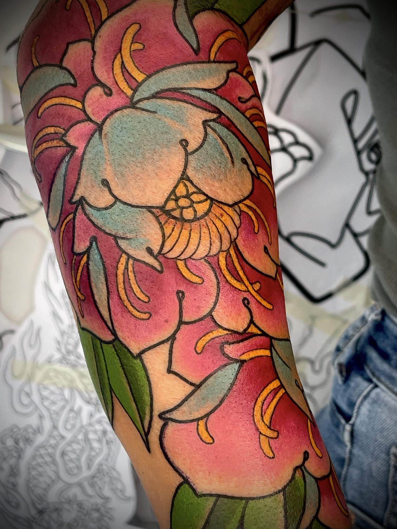 Große Pfingstrose, Blumen Tattoo von Salle bei Eine Liebe Tätowiergeschäft in Bochum