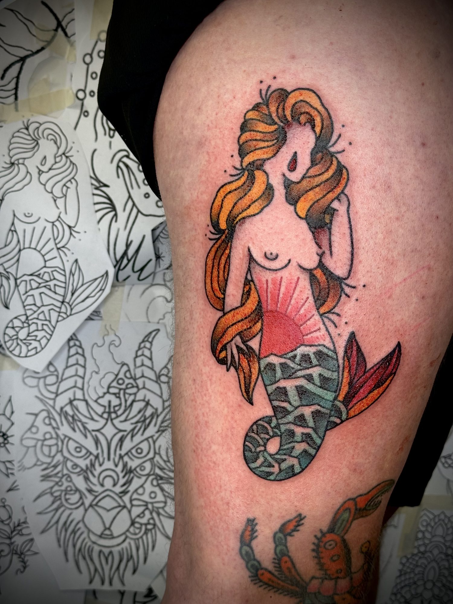 Meerjungfrau am Oberarm, Maritimes Tattoo von Salle bei Eine Liebe Tätowiergeschäft in Bochum
