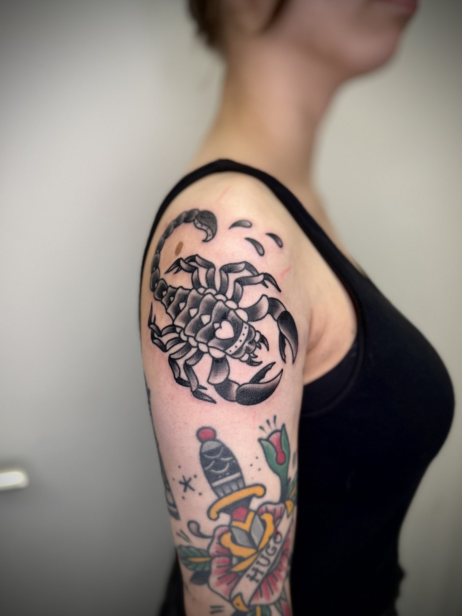 Skorpion am Oberarm, Traditional Tattoo von Salle bei Eine Liebe Tätowiergeschäft in Bochum