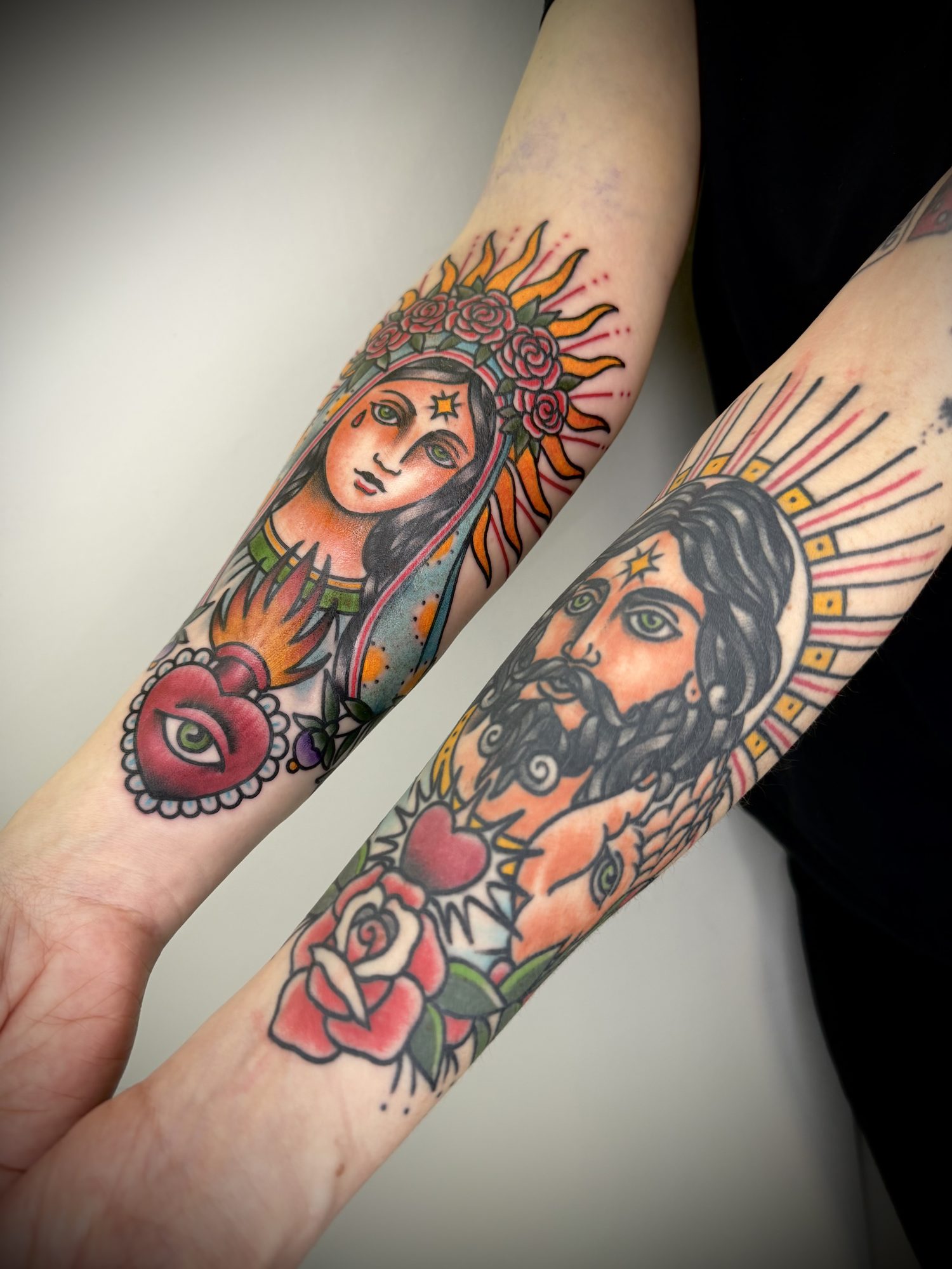Madonna und Jesus am Unterarm, Traditional Tattoo von Salle bei Eine Liebe Tätowiergeschäft in Bochum
