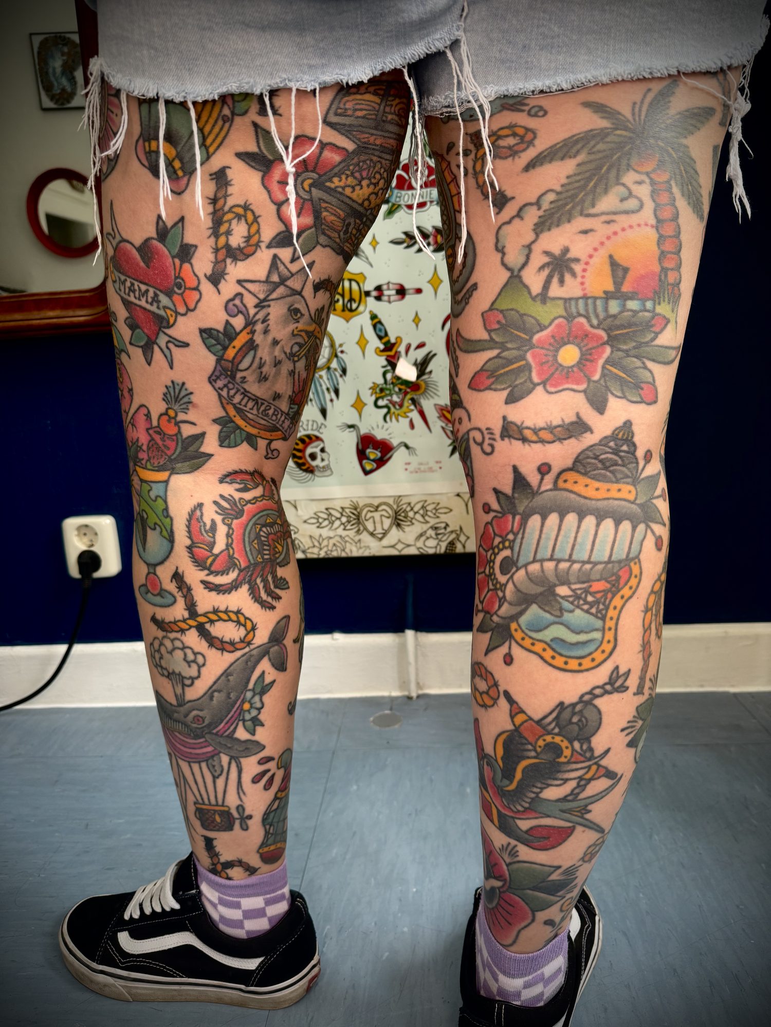 Traditional-Beinsleeves von vorn, Traditional Tattoo von Salle bei Eine Liebe Tätowiergeschäft in Bochum