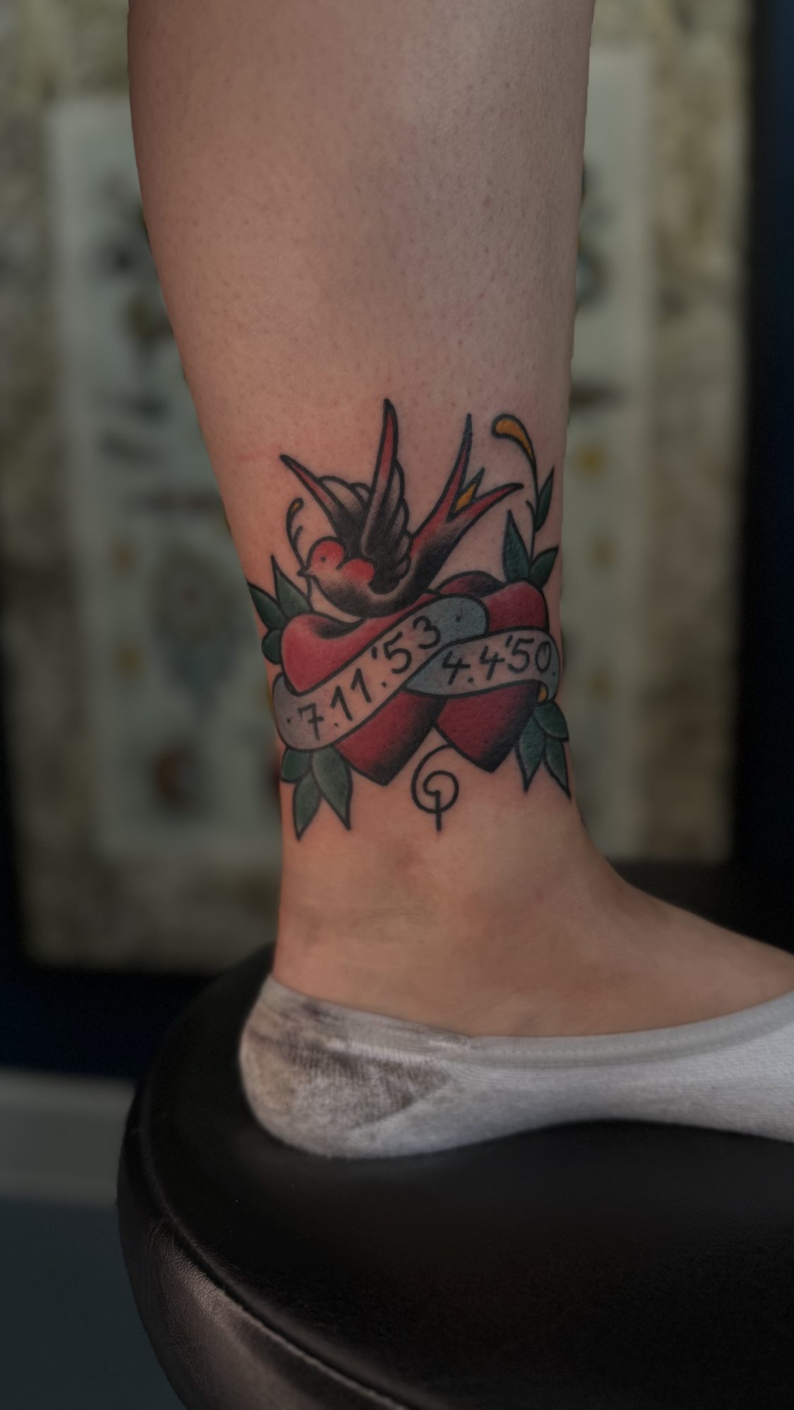 Schwalbe mit Herz am Knöchel, Traditional Tattoo von Salle bei Eine Liebe Tätowiergeschäft in Bochum